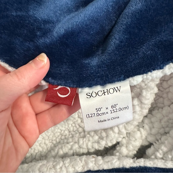 Sochow Navy Fleece and Sherpa Throw Blanket - Picture 6 of 6